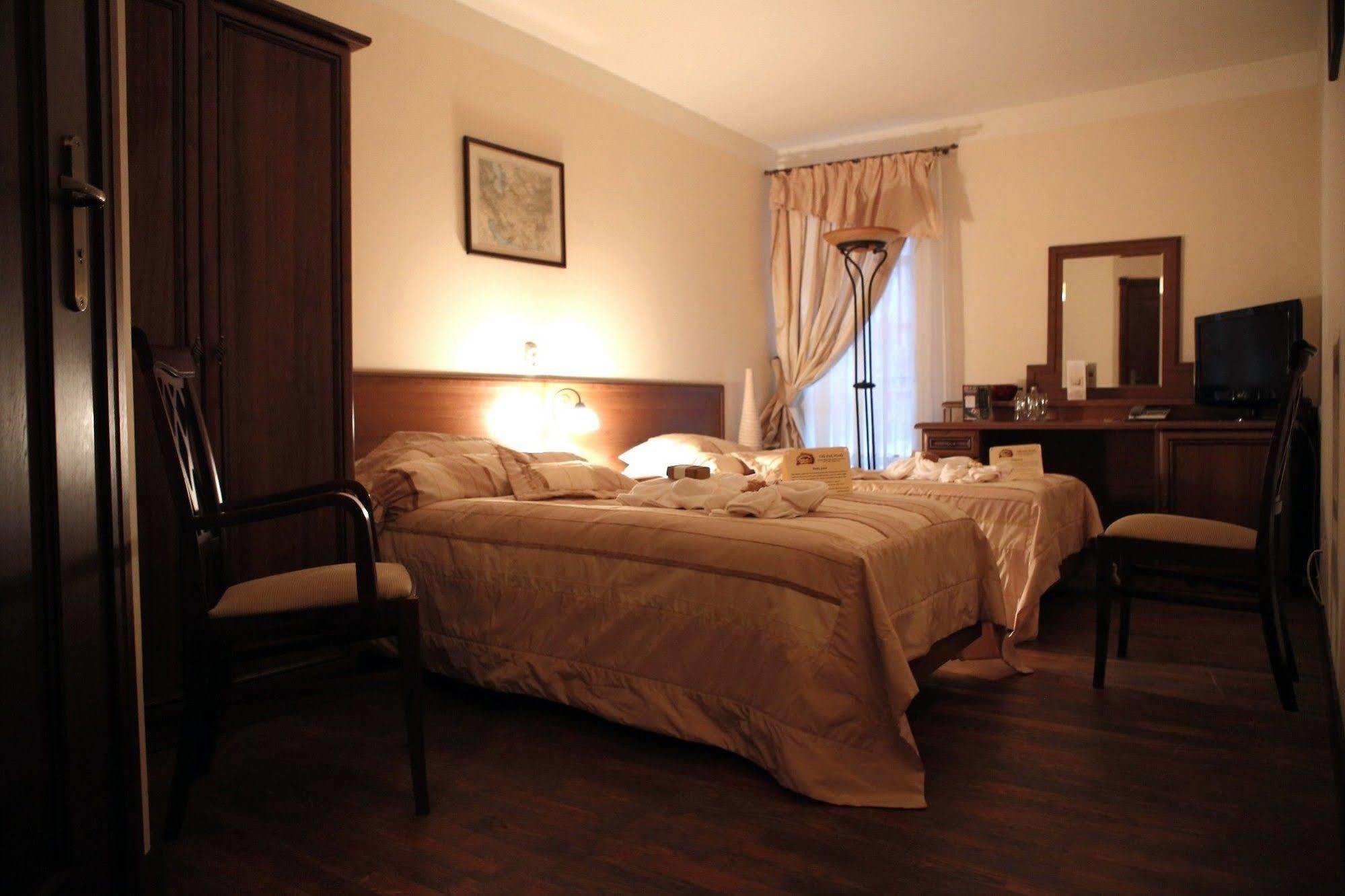 Villa Toscana Warszawa Bagian luar foto